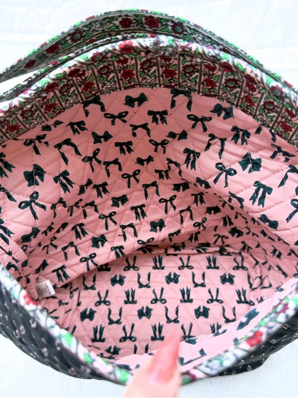 Vera Bradley Premium Cotton Astoria Bag in Holly Days - Picture 5 of 12